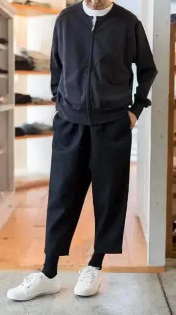 새상품급 [ 홈스펀 homspun ] 컴팩트 리치 쭈리 집업 가디건 블랙