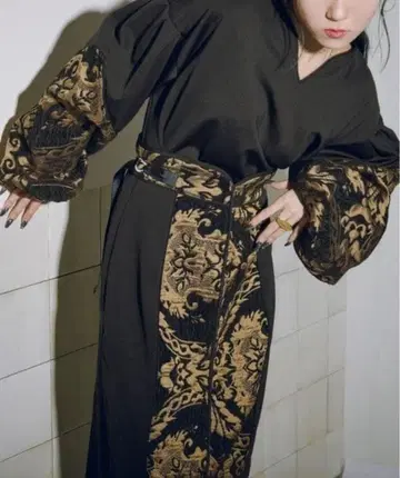 Ezick Gobelin sleeve 모드 풀오버 BLACK