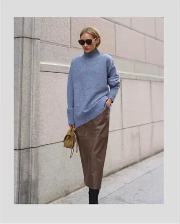 ELLIE 라이트 블루 터틀 니트 스웨터