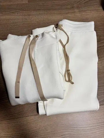 벌스데이 바쉬 맨투맨 셋업