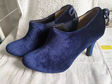 어른스럽고 세련된 벨벳 숏부츠 M