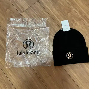 Lululemon Warm Revelation 로고 자수 비니 니트