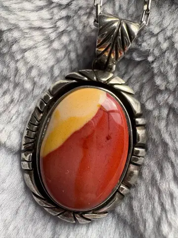 실버 빨간색과 옐로우 컬러 스톤 목걸이