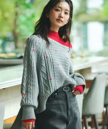 코코딜 택 포함 새상품 하트 자수 케이블 니트 25AW