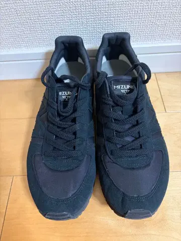 MIZUNO 마가렛 호웰 블랙 스니커즈