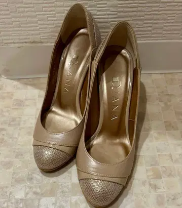 Diana 베이지 하이힐 펌프스