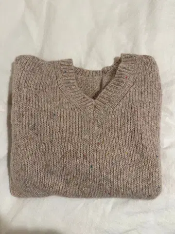 베이지 V넥 니트 스웨터 긴팔