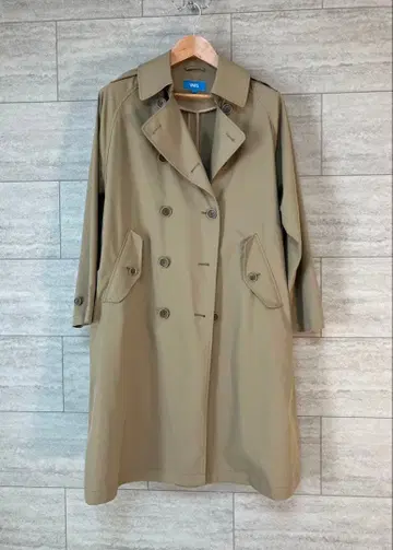 베이지 트렌치코트 더블 브레스트