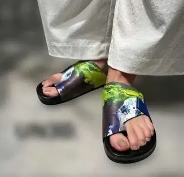 UN3D. REBORN FLAT SANDAL / 리본 플랫 샌들