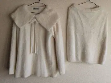 Nina Guy 큰 옷깃의 화이트 니트