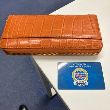 오렌지 크로커다일 패턴 장지갑