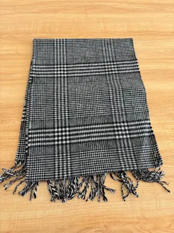 체크 무늬 프린지 머플러