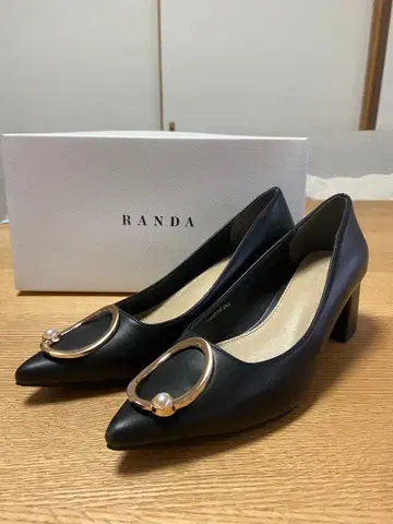 RANDA 블랙 스틸레토 펌프스