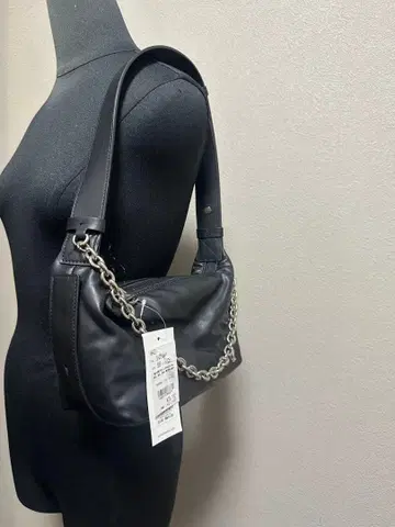 [캘빈클라인] CKJ 체인 부품 숄더백