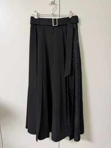 블랙 플리츠 롱 스커트