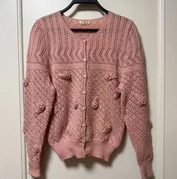 꽃 모티브 핑크 니트 가디건