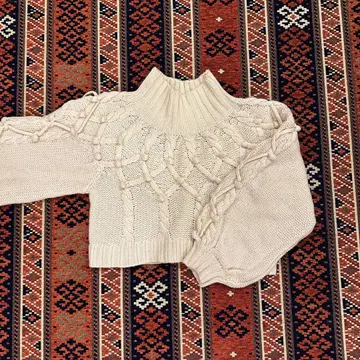 FURFUR 퍼 아란 니트 아이보리 볼륨 소매