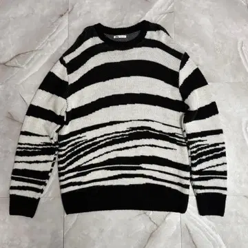 ZARA 스트라이프 니트 스웨터