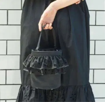 세츠코 사지테일 CITY 블랙 x 블랙 도트 프릴 숄더백