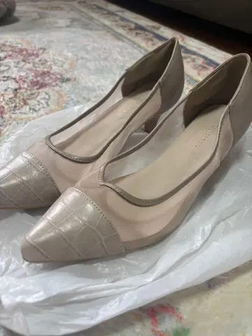 베이지 스틸레토 펌프스