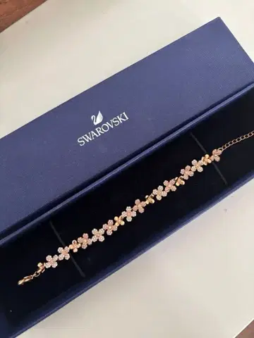 Swarovski elderflower 아시아 한정판 모델 팔찌
