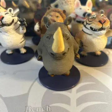 아사쿠마 토시오 하이 포즈 코끼리