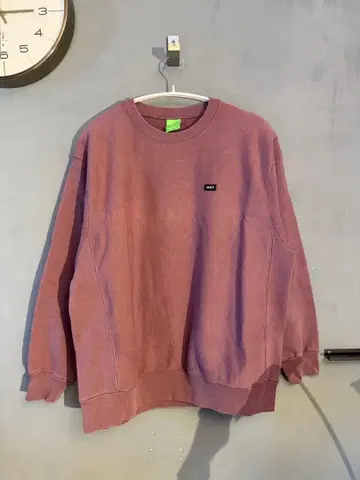 HUF 퍼플 맨투맨 M