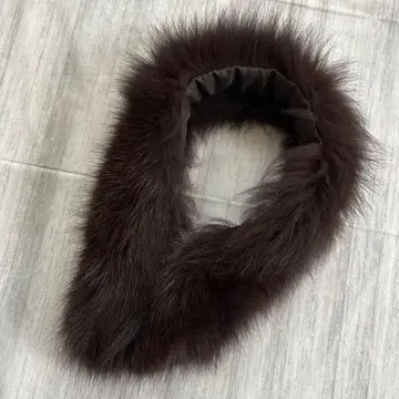 다크 브라운 퍼 라운드 머플러