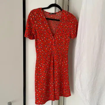 ZARA 꽃무늬 반팔 무릎 기장 빨간색 원피스