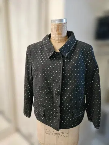 블랙과 화이트 도트 무늬 숏 자켓