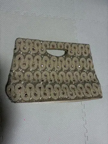 GRACE CONTINENTAL 비즈 자수 핸드백