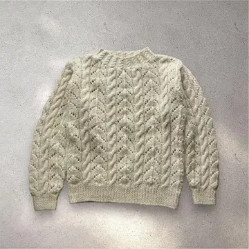 울 100% 케이블 짜임 니트 하이넥 M 사이즈