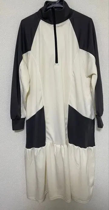 저지 배색 절개 원피스