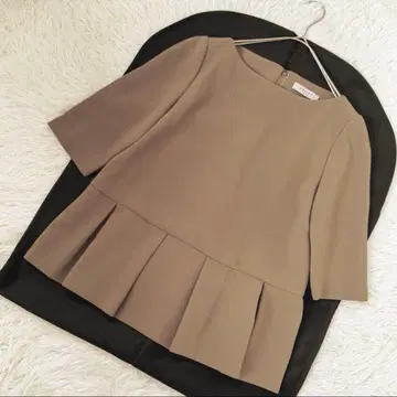 새상품급 어도어 페플럼 턱 블라우스 38 M 카키 오부소매 포멀