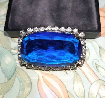 오스트리아제 대형 스퀘어 로얄 블루 유리 브로치