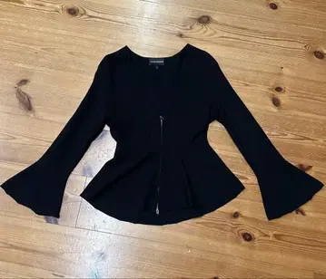 블랙 플레어 슬리브 노카라 자켓