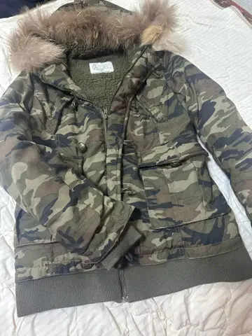 GARULA 카모 패턴 퍼 자켓