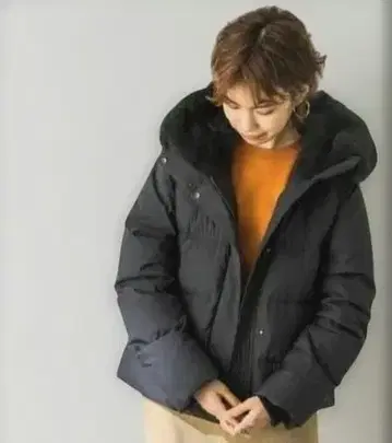 어반 리서치 후드 부착 블랙 숏 다운 자켓