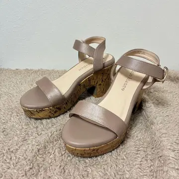 새상품급 Lirio blanco 베이지 합성 피혁 웨지 샌들 S