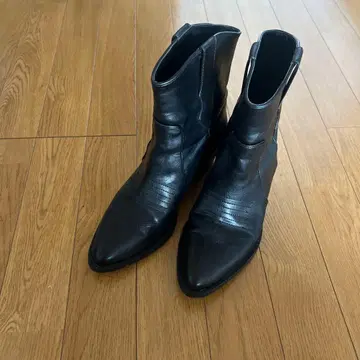 블랙 가죽 앵클부츠