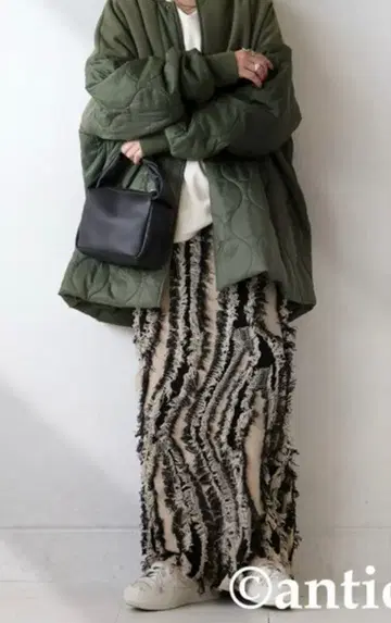 미사용 안티카 프린지 니트 스커트 블랙 L