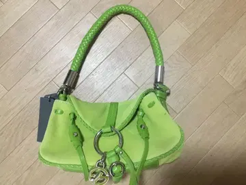 밝은 그린의 핸드백