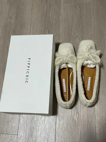 PIPPICHIC 아이보리 플랫슈즈