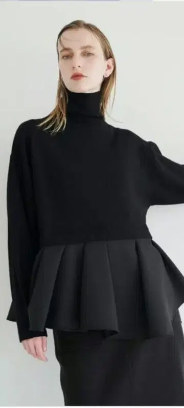 ELENDEEK 터틀넥 블랙 페플럼 니트