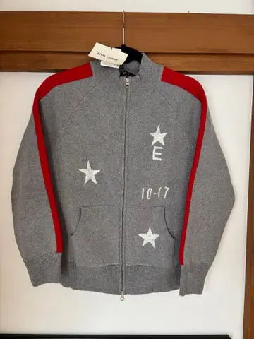 그레이 별 자수 집업 스웨터