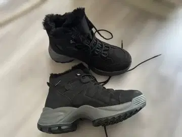 블랙 퍼가 달린 워크 부츠