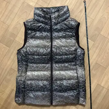 유니클로 UNIQLO 울트라 다운 베스트 S 브라운 니트 짜임 패턴