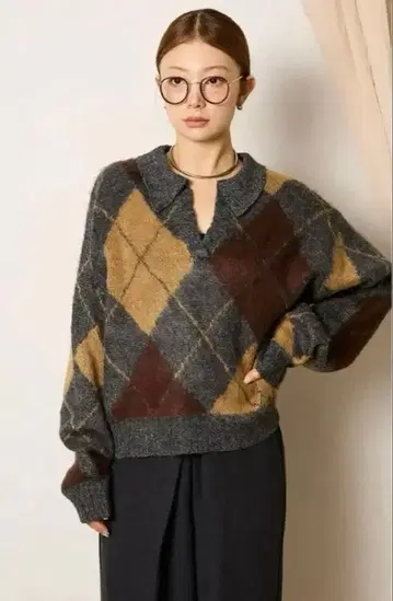 아크릴 모헤어 아가일 키넥 풀오버 차콜/esica 같은 형태