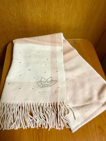 FURLA 핑크 블록 체크 라메 스톤 머플러