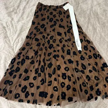 새상품 TRANOI. 레오파드 무늬 튤 플레어 스커트